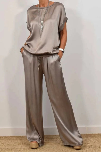 Elegant Lounge Set – Top and Pants
