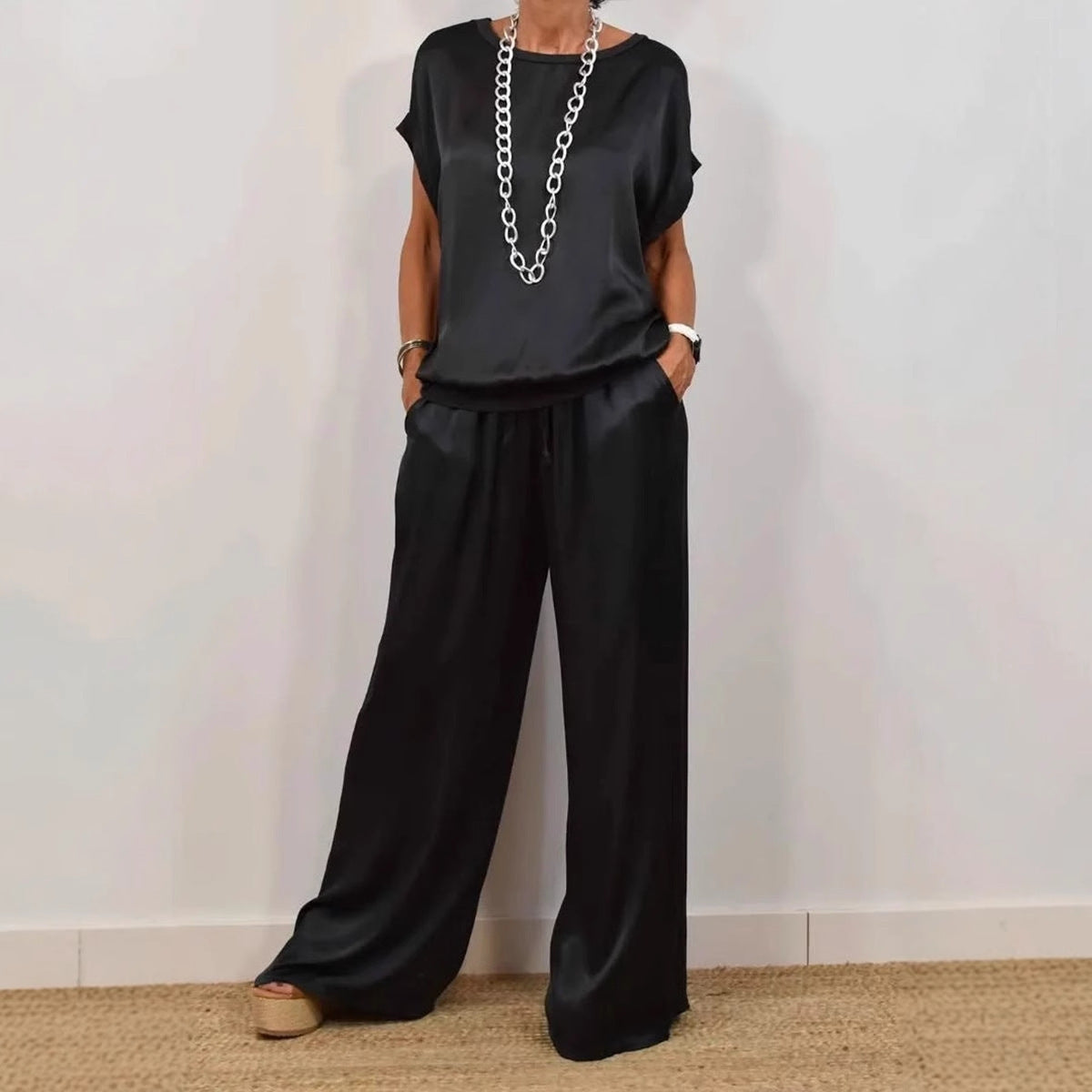 Elegant Lounge Set – Top and Pants