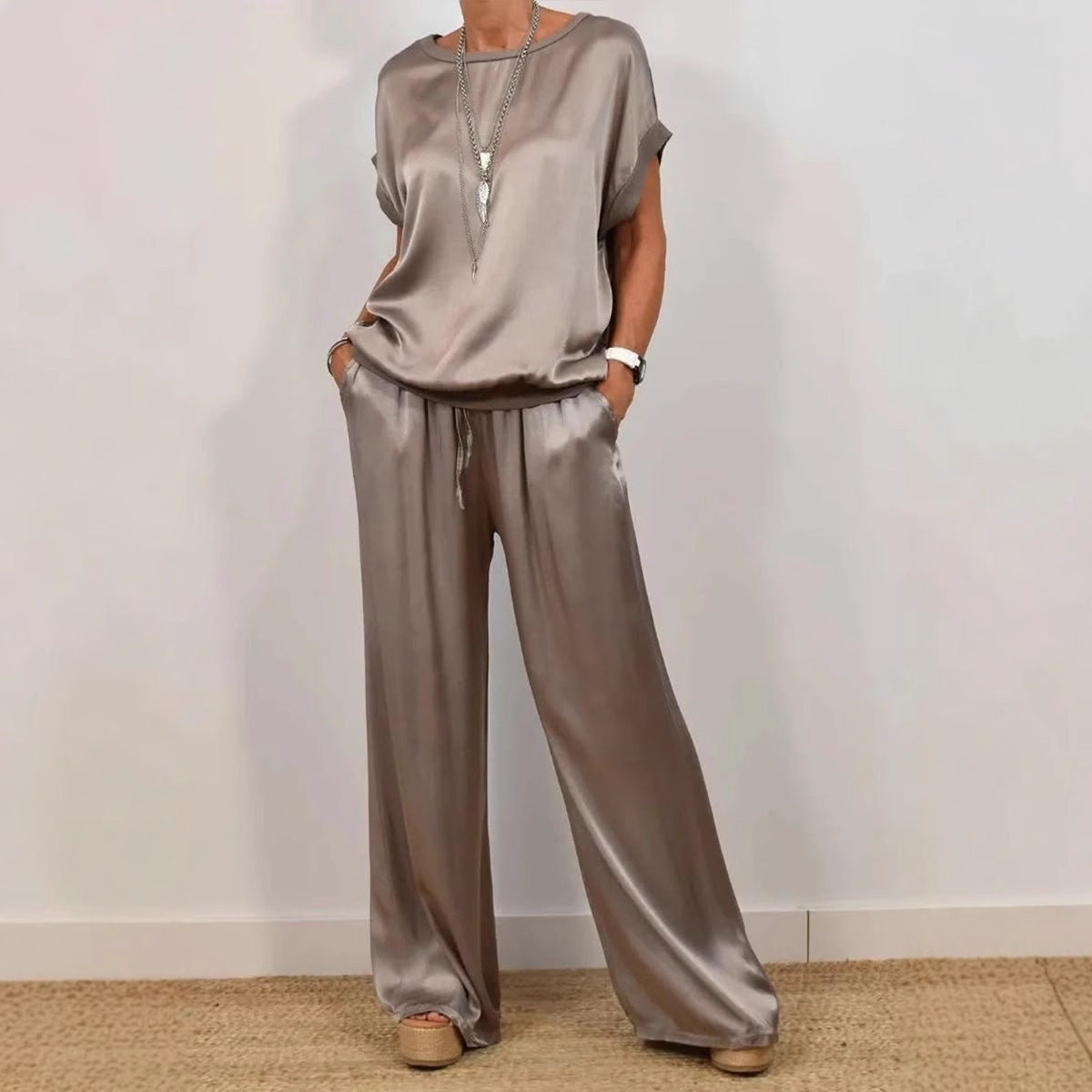 Elegant Lounge Set – Top and Pants